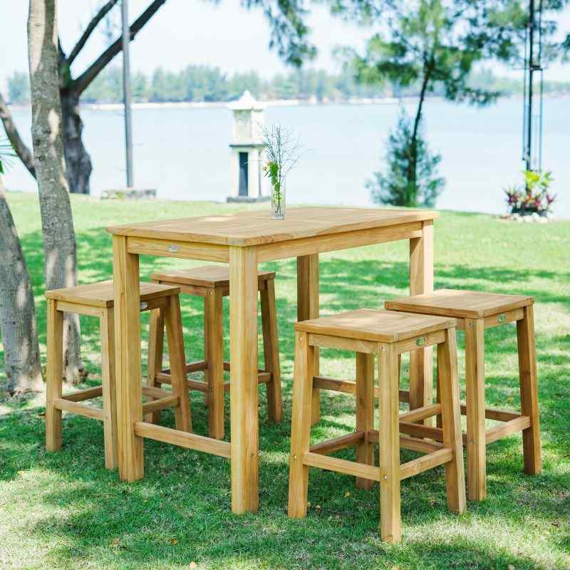 Montego Bar Table with bar stools without back in garden