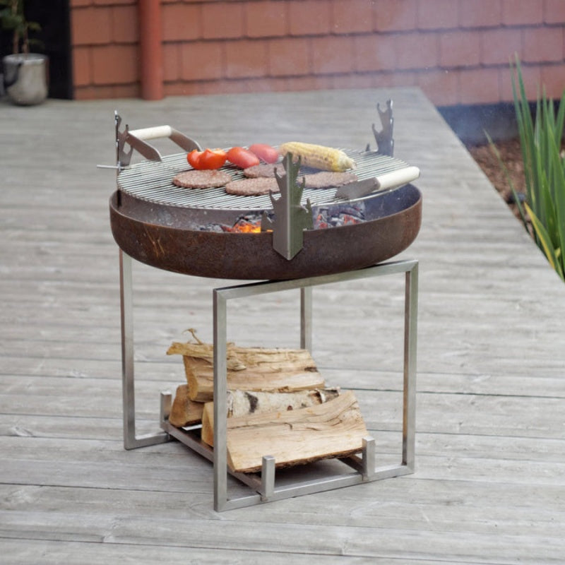 Alfred-Riess Hekla Steel Fire Pit Medium with food  on top 