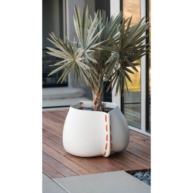 Blinde Design Stitch 50 Concrete Planter Detail