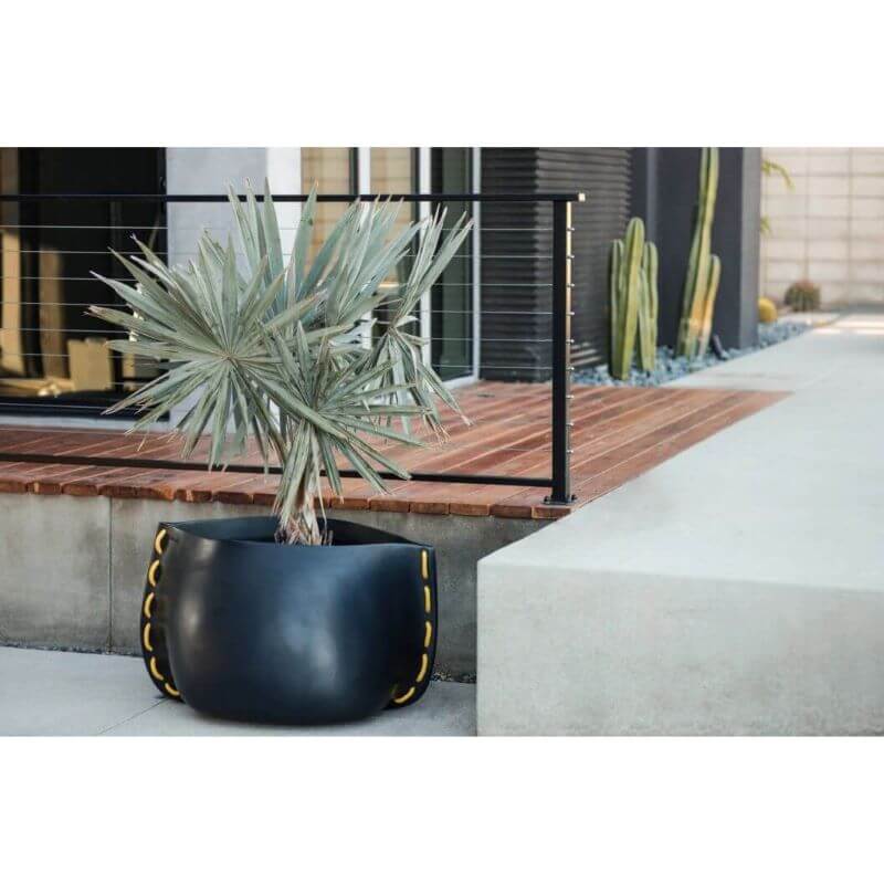 Blinde Design Stitch 75 Concrete Planter Graphite Detail