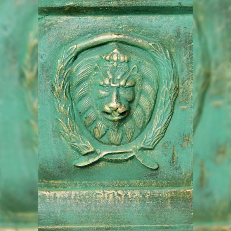 Bordeaux Cast Iron Urn detail