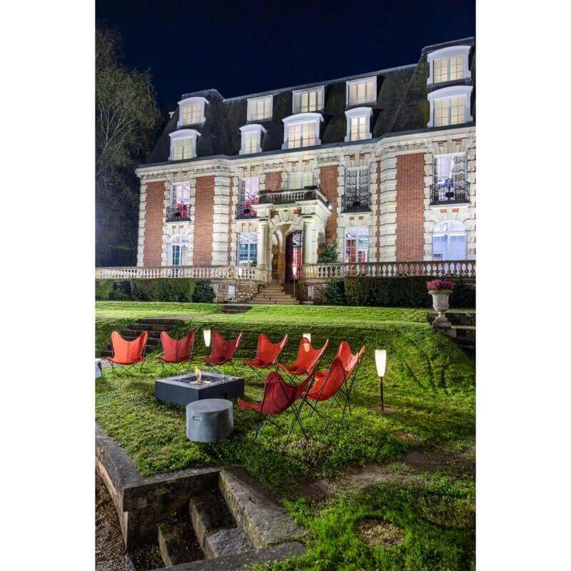 EcoSmart Pod 40 Outdoor scenery with huge house 