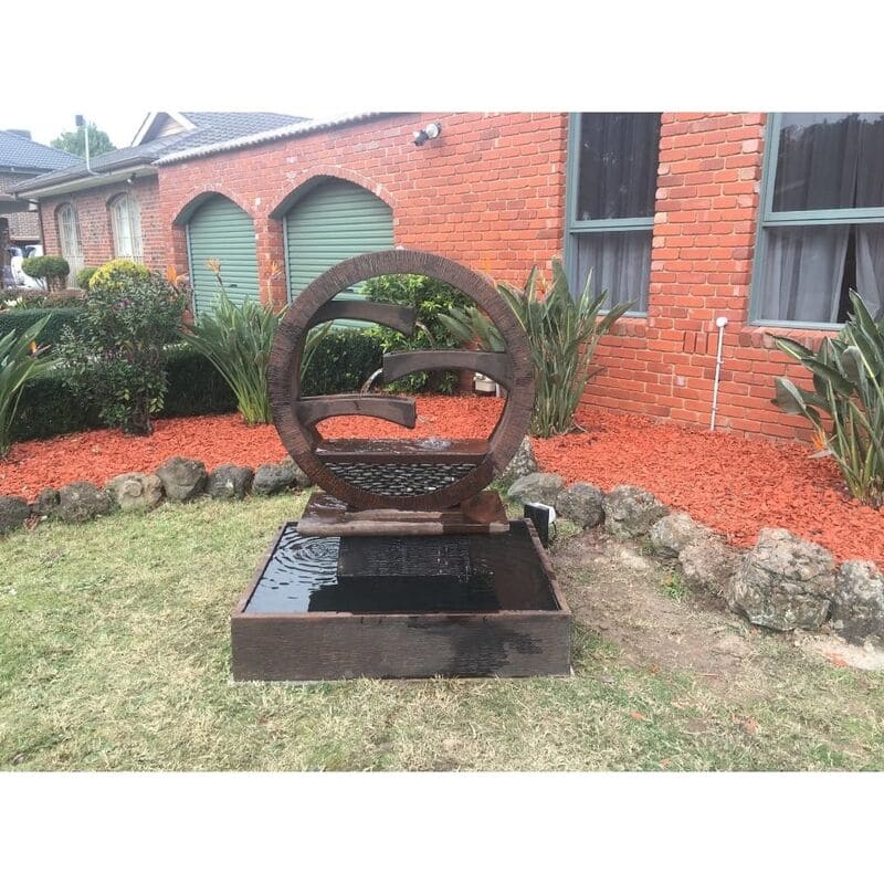 Galleria Imports Wagon Wheel Fountain Large Rust Lawn area