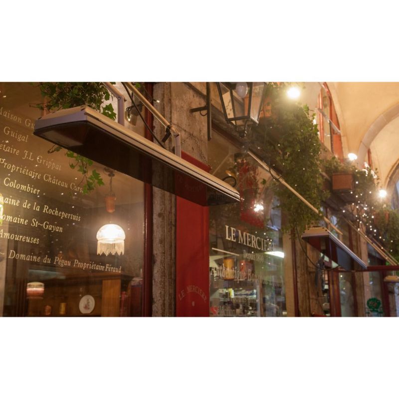 Heatscope Vision 3200W Black at restaurant at night