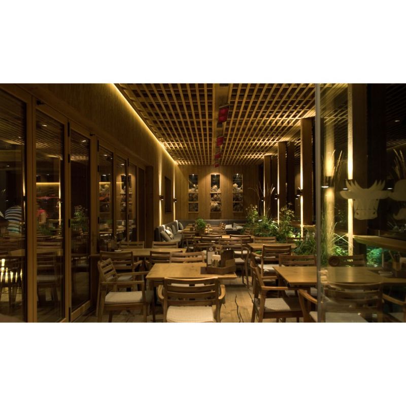 Heatscope Vision 3200W dining set up at the restaurant