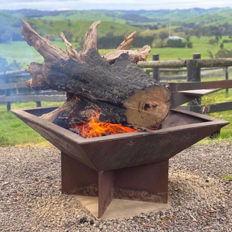 Pinnacle Fire Pit with oversized tree log