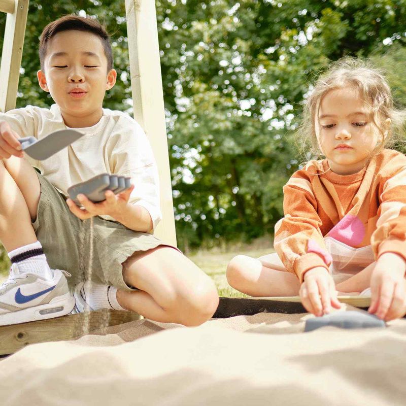 Children playing on Sang